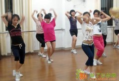 学钢管舞在哪学