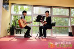 桔子树学习 吉他，一个在当今乐坛不可缺少的乐器