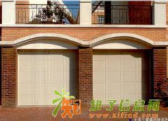 通州区维修车库门 更换白色大门板