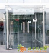 京广桥维修玻璃门更换玻璃门地锁中间锁修大小门夹