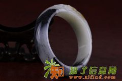 青花籽料手镯的价值