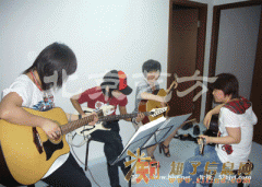 北京艺方2016暑假成人吉他培训班热招中！零基础学起一对一!