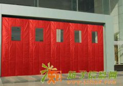 新国展附近安装棉门帘
