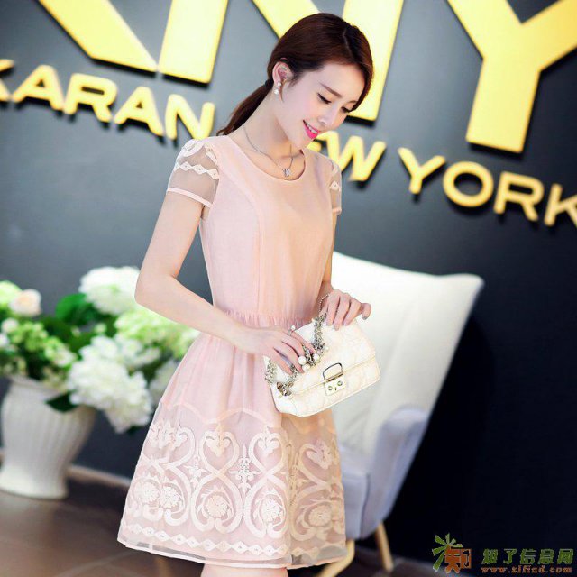 2017今夏韩版小碎花气质连衣裙批发热销摆地摊货源