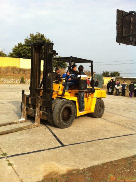 重庆叉车培训学校随到随学可发叉车证