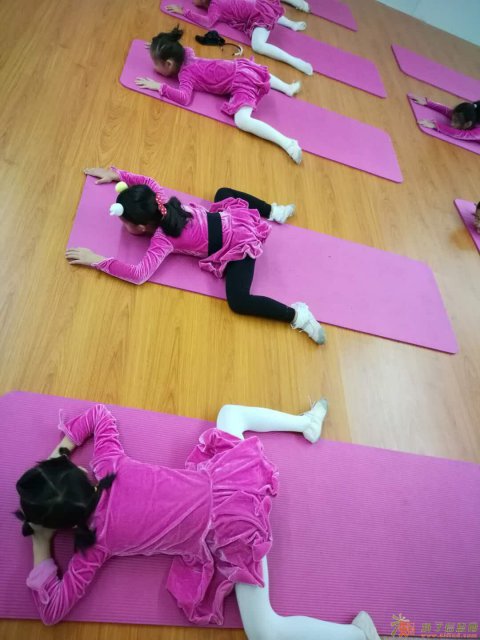 领艺少儿艺术中心火热报名预定中