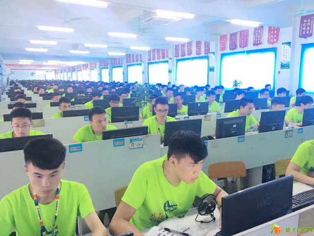 想要高薪就业创造非凡人生推荐你来青华学模具设计