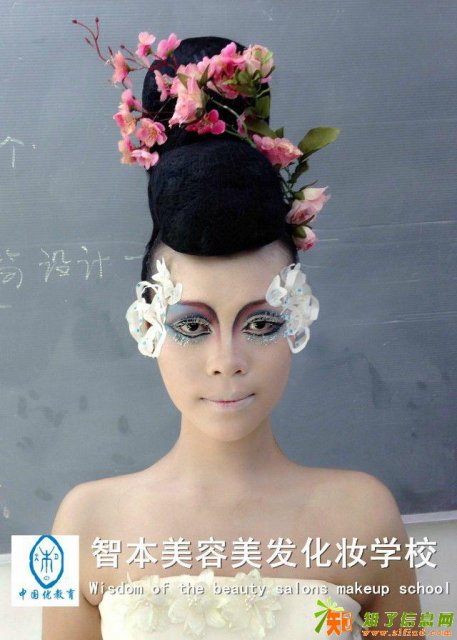 松岗智本化妆美容培训学校学习免费赠送工具