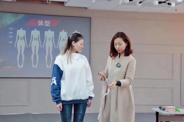 武汉商务区形象顾问服饰色彩搭配网络班赠送2天实地班