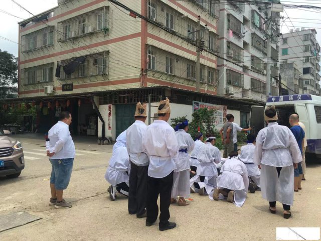 潮州崇德堂民俗丧事策划中心殡仪服务墓地塔位导购脱穿寿衣