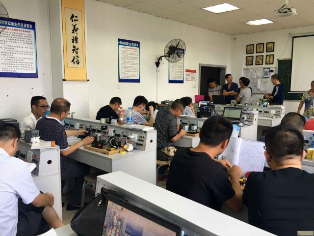 成都短期电工培训学校，电工培训，高级维修电工