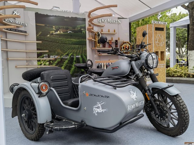 侉子摩托车出租上海租边三轮长江650展示租赁