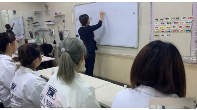 化妆培训学校哪家好，学化妆一般多少钱