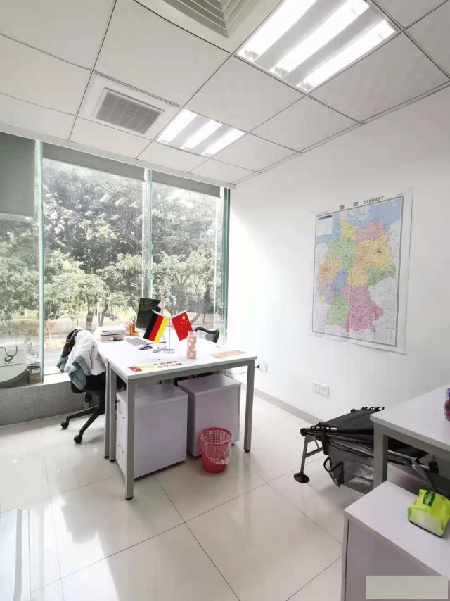 南城鸿福路商圈，精装修小面积办公室【可注册】