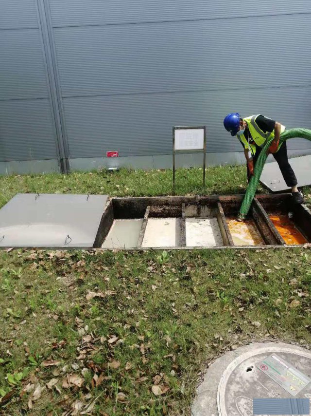昆山巴城镇隔油池清理_化粪池清理德尔美随叫随到