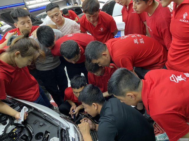 隐形车衣全车施工方法