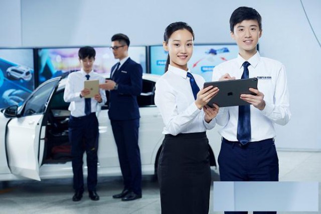 想学新能源汽车维修，来乌鲁木齐市万通技工学校