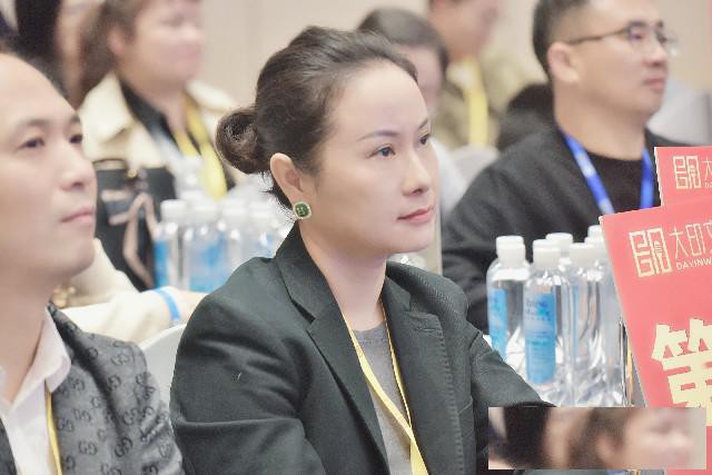 赞美的话无需在本人面前说