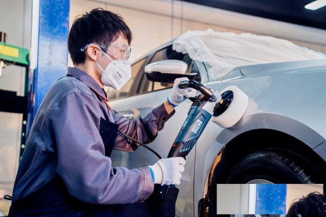 想学汽车涂装，来乌鲁木齐市万通技工学校