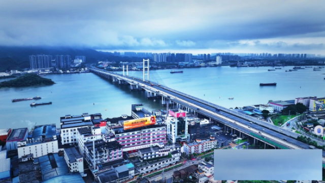 双蒸飘米香，以酒敬故乡