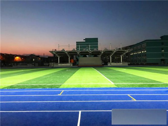 揭秘运动场地建设的创新选择之半预制材料