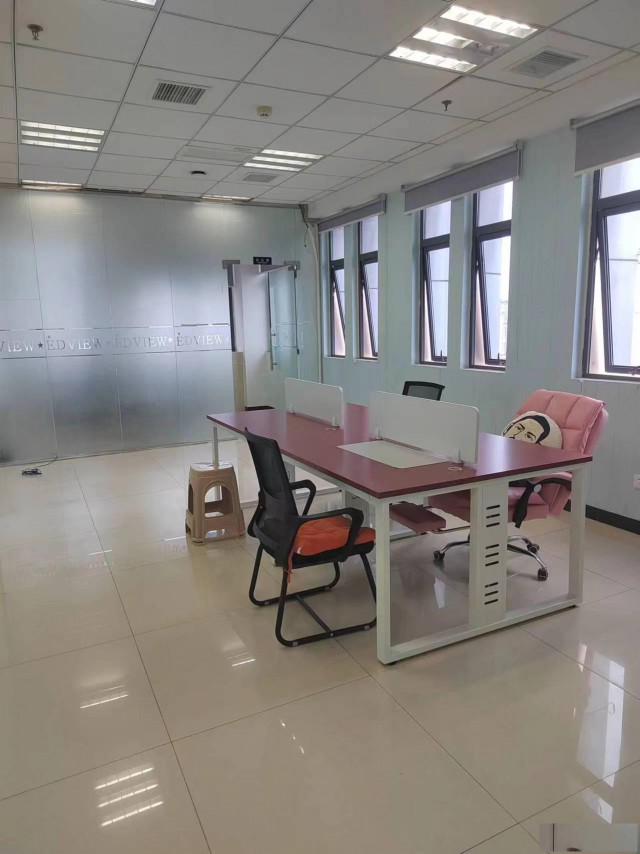 经开明珠广场大华国际港B座三室一卫纯写字楼