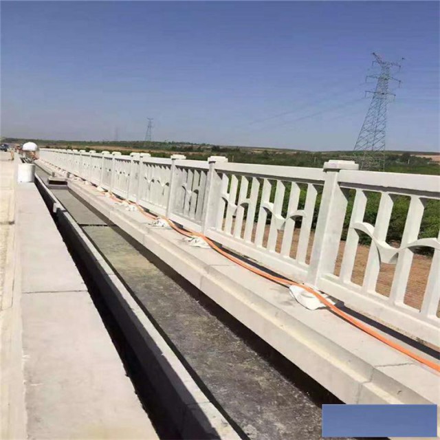 铁锐建材高铁水泥护栏多种款式支持定制尺寸