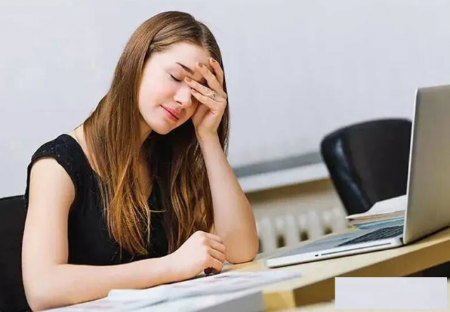 告别痛经烦恼，上班族抽屉里的必备神器