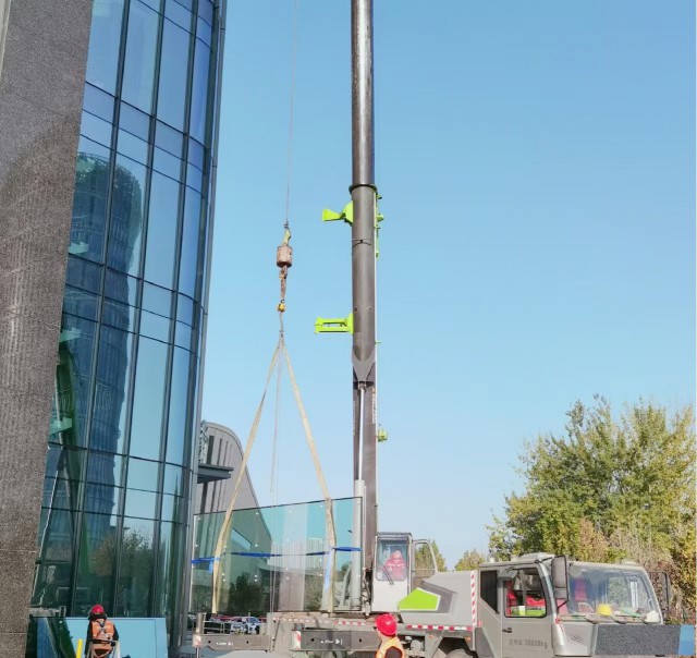 写字楼玻璃安装与装修施工