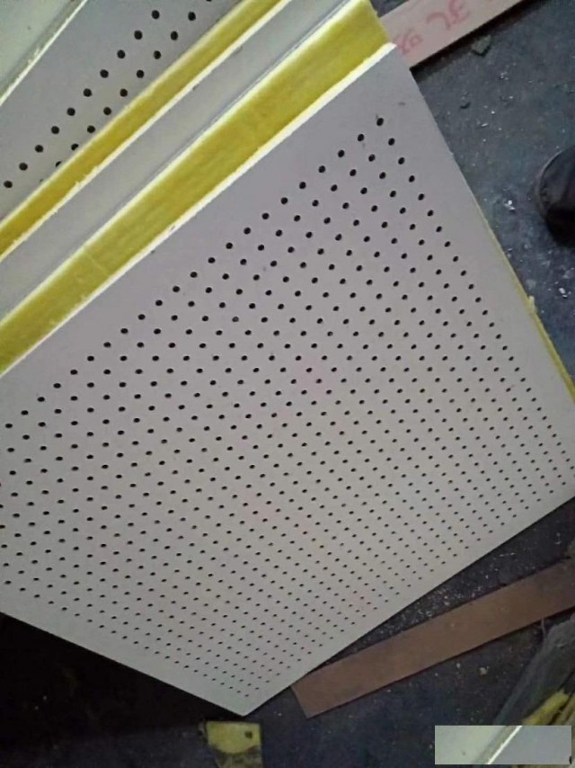 河北源头厂家直供阻燃环保优质复合穿孔吸音板