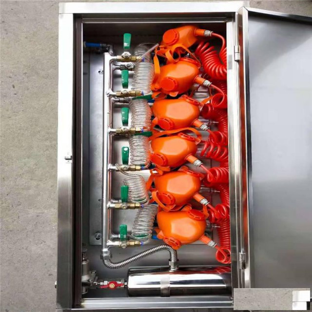 矿用压风供水自救装置一套6组掀开盖板露出一排呼吸罩