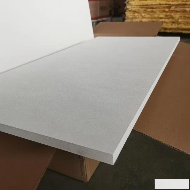 隔热玻纤吊顶吸音板价格降噪阻燃玻纤天花板