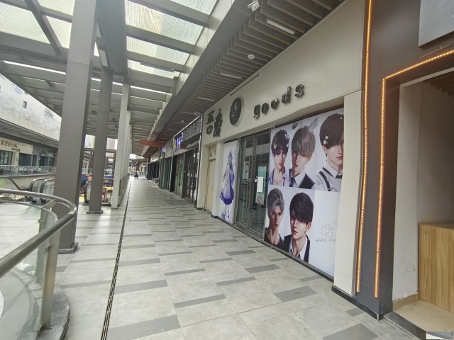 特佳铺编号25181吾悦步行街二楼中间电梯口门市转租