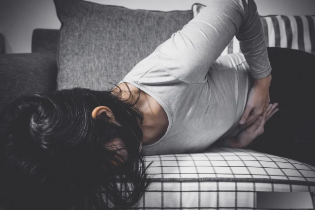 痛经十年才懂：比起止痛药，这小机器才是我的经期救星