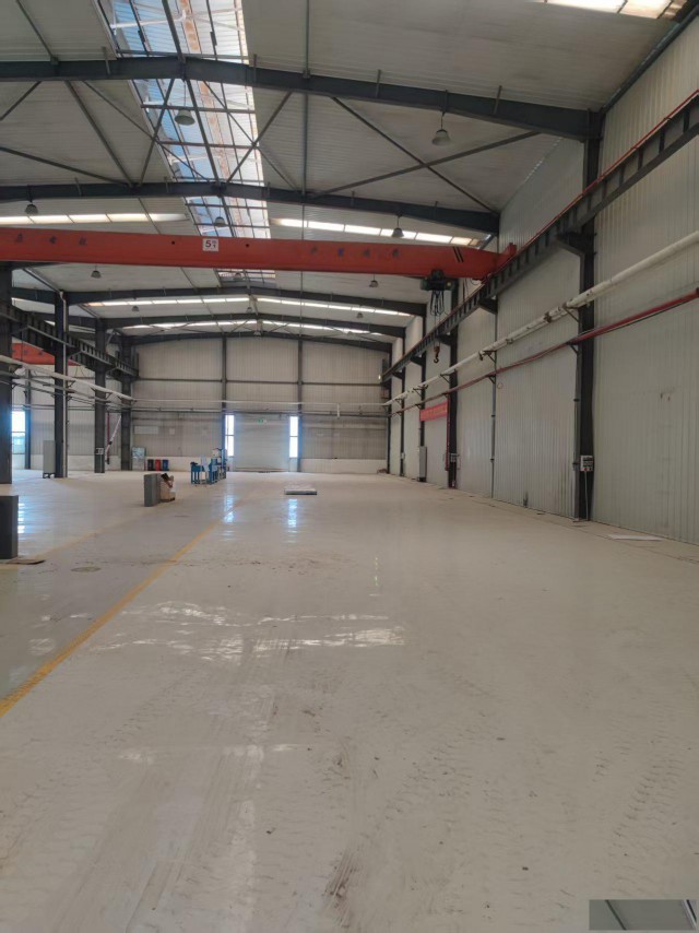 武汉开发区康师傅旁3500平钢构配15吨行车出租