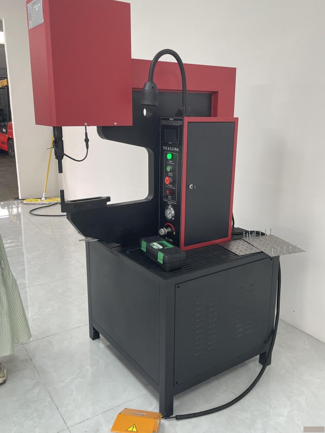 压合机广州旋铆机直营电器设备制造开关柜