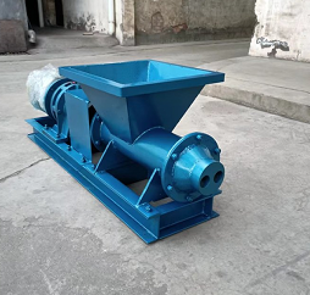 矿用5.5KW炮泥机搅拌有劲出料快同样的时间产出多一些