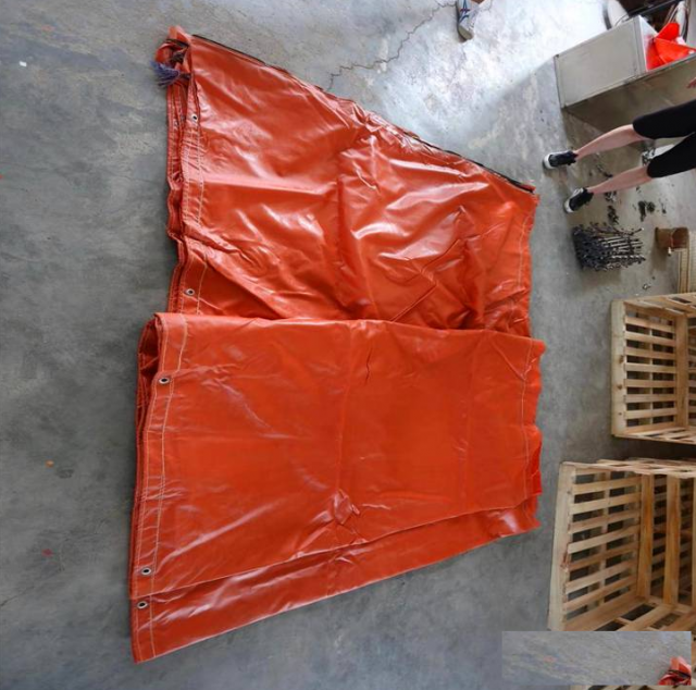 PVC涂覆布隔爆水袋分悬挂式折叠式用一片水雾吸热量