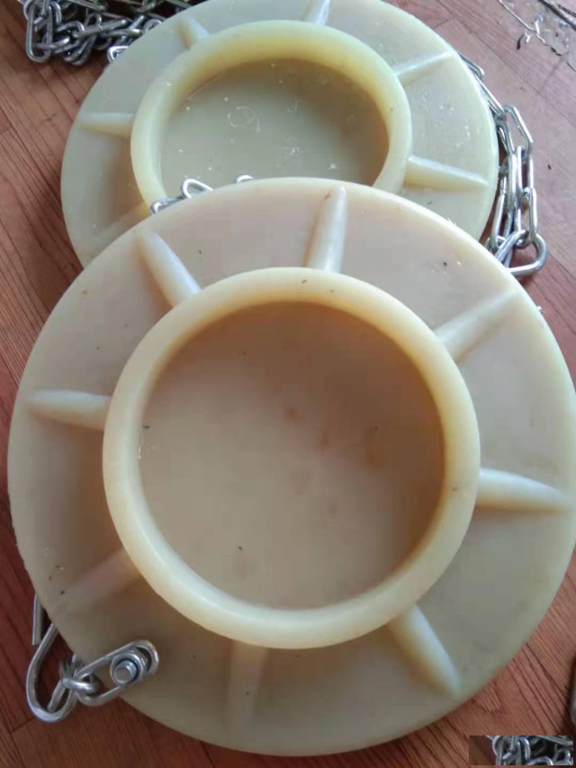 单体支柱柱鞋采用大面积弧形设计260mm贴合底板来支撑