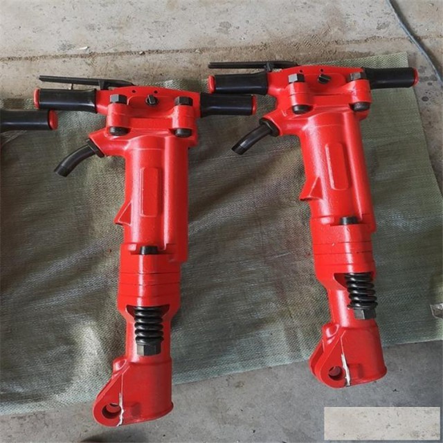 G10风镐手上一握震动和节奏都在手心水泥路面岩石破碎