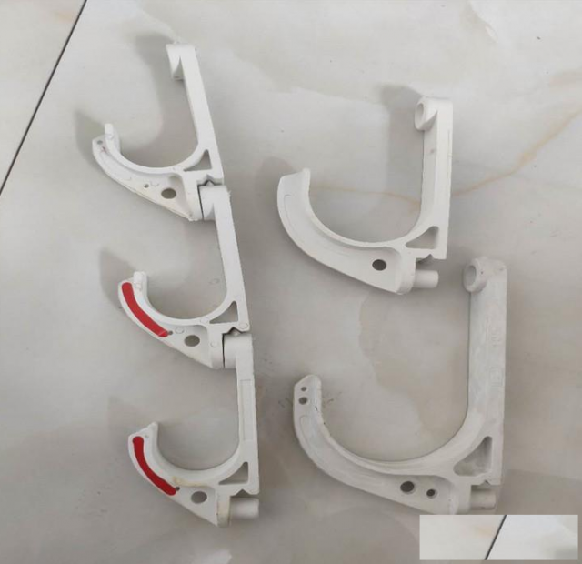 GL-PVC100型电缆挂钩挂在它该在的位置隧道井下用