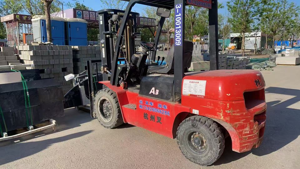 就近梨园叉车出租，吊车出租覆盖全市设备就在附近