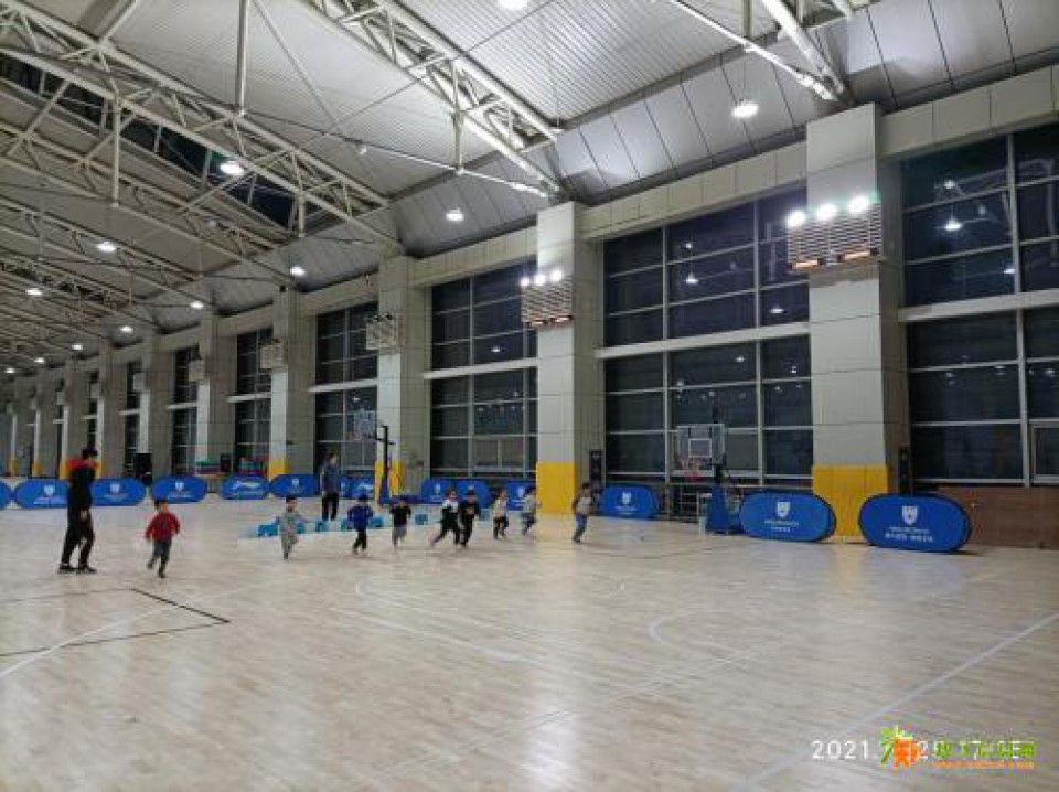 高大空间取暖新解法：伟而特红外供暖，让体育馆温暖如春